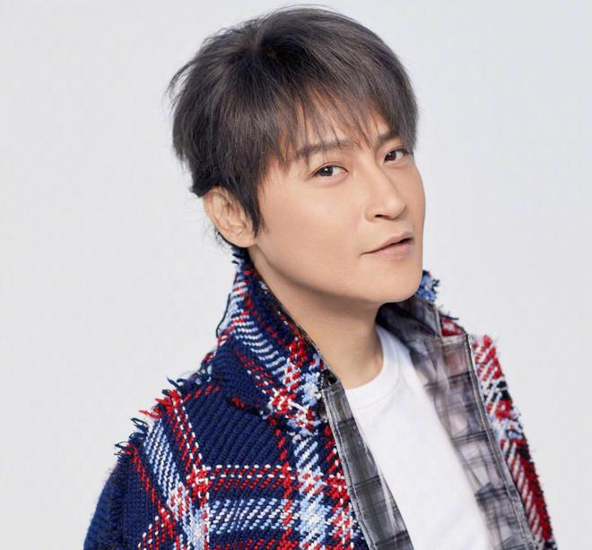 人长出老年斑有人家破人亡毁了脸球王会体育6位过气明星现状：有(图8)